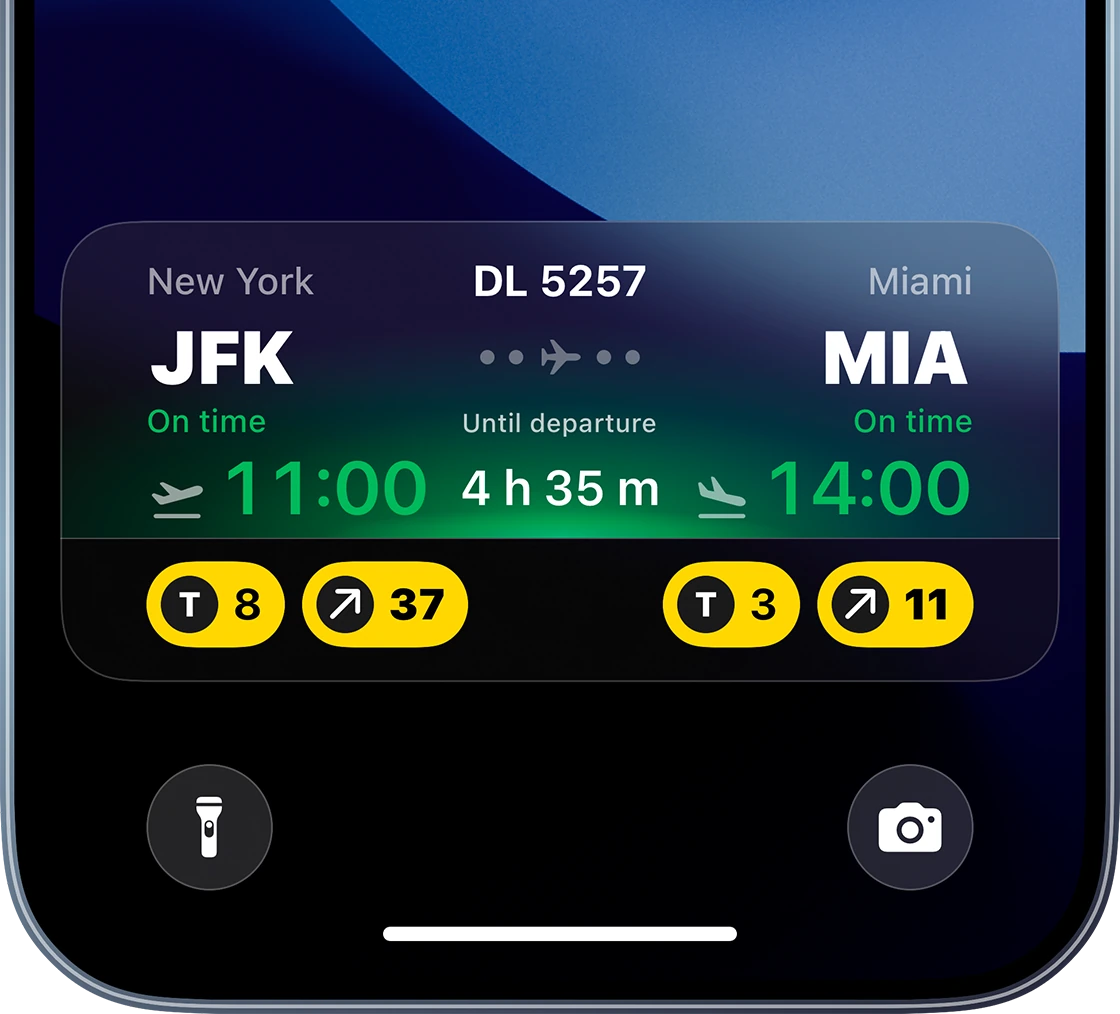 Live Activity FlightPrime на синем экране блокировки iPhone
